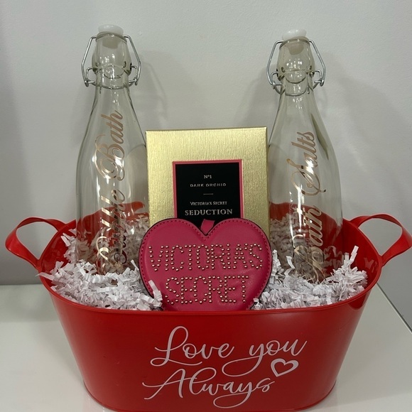 Victoria's Secret Other - Victoria’s Secret / Bath Valentine’s Day Gift Basket